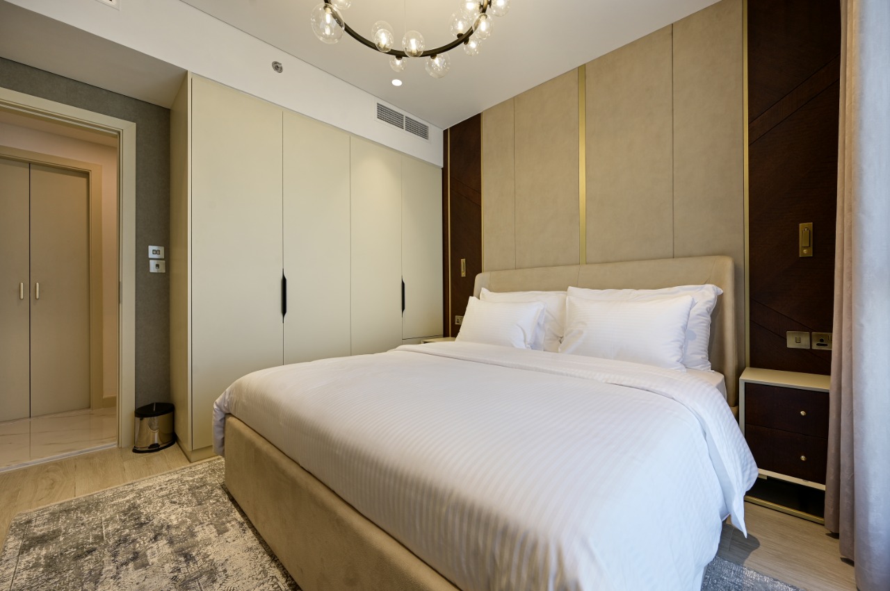 Apartment 812 image 12